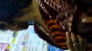 Pelayan Toko Cantik Pamer Payudara Menggoda