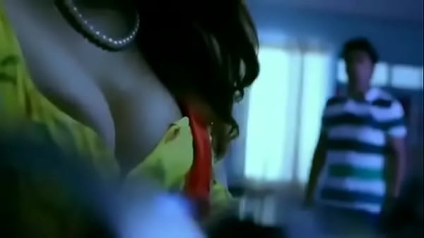 Desi Bhabhi Yang Menggoda, Nafsu Membara Di Ranjang