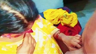 Bokep India: Bhabhi Mesum Ngentot Doggy Style Dengan Suara Erotis Menggoda