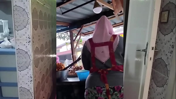Milf Indonesia Muslim Berbadan Montok Dan Menggoda