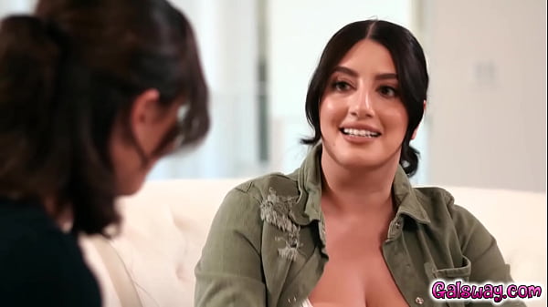 Sarah Arabik Nekat Bayar Kunjungan Ke Mantan Komandannya, Casey Calvert, Sambil Mengaku Kalau Nafsu Dan Hasratnya Membara Untuk Si Komandan Itu.