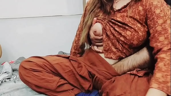 Ibu Tiri Pakistan Nungging Di Pantat Suami Yang Ditipu Sambil Potong Sayur Dengan Suara Hindi Yang Senggol-senggol