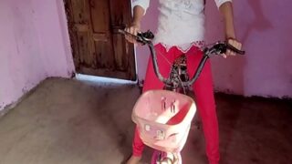 Kakak Ngambil Keuntungan Dari Adik Cewek Umur 19 Tahun, Bikin Dia Ngerasain Kenikmatan Yang Gak Pernah Dia Duga.