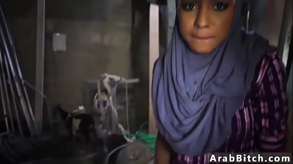 Pantat Montok Arab Bergoyang Di Titik Jatuh, 23km Dari Pangkalan