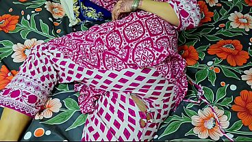 Ibu Tiri Celananya Sobek, Si Anak Tiri Langsung Ngewe Memek Ibunya Pake Gaya Banting Pantat.