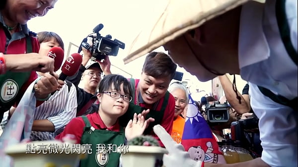 韓國瑜官方頻道點亮微光mv，整支片濕到爆，讓人慾火難耐！