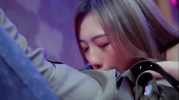Cewek China Seksi Lin Siyu Lagi Ngewe Sambil Ngentot Gila-gilaan.