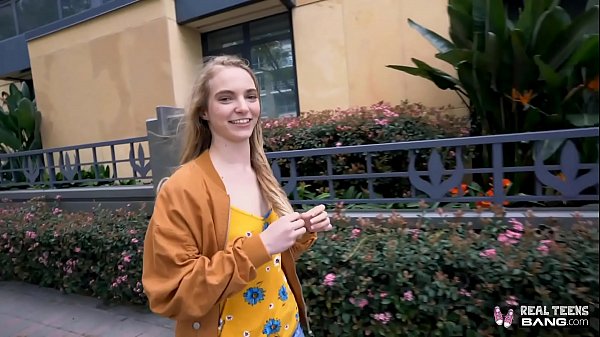 Gadis Rusia Mungil Digeber Hingga Sempitnya Terbelah