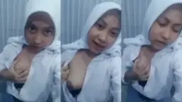 Abg Hijab Sma Pamer Pentil Di Wc Sekolah