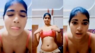 Cewek India Telanjang Di Depan Kamera Pamerin Tetek Gede Banget.