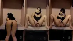 Jilbab Hitam, Toket Gede, Jari Mainin Sendiri.