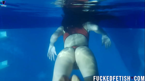 Helen Star Pakai Baju Renang Seksi, Malam Di Kolam Bikin Nafas Sesak