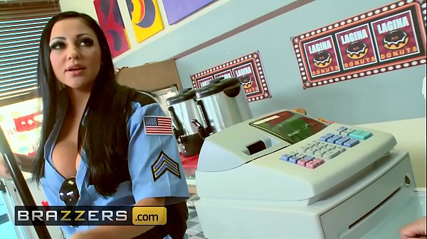 Dua Cewek Seksi Berseragam, Audrey Bitoni & Honey White, Plus Johnny Sins—krim Boston Yang Bikin Ngiler Dari Brazzers.