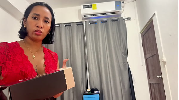 Ibu Tiri Montok Leyne Rodriguez Terperangkap Dan Digencet Habis-habisan Sama Anak Tiri Yang Lagi Horny.