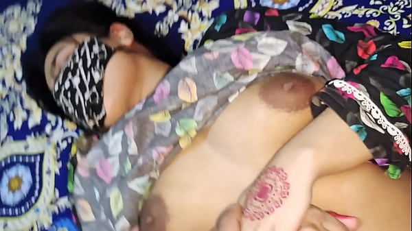Ibu Tiriku Ngajarin Aku Soal Seks, Ngomong Kotor Pake Bahasa Hindi, Sampe Ngerengek Kesenangan Liar.