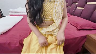 Bhabhi Bas Gila Chut Deke Bhai Ka Gussa Utara, Jab Tak Uski Maang Na Bhigaya.