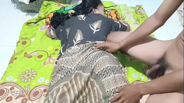 Ngentot Bu Ratna, Istri Seksi Yang Minta Digenjot Karena Ditinggal Suami