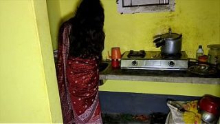 Devar Ngeliat Bhabhi Sendirian Di Dapur, Langsung Gebukin Memeknya.