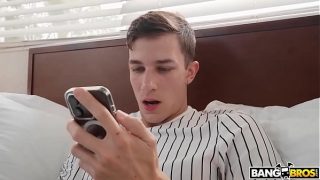 Bangbros – Tiffani Madison Si Milf Nakal Bantu Anak Tiri Parker Ambrose Fokus Belajar Dengan Ngencingin Kontolnya