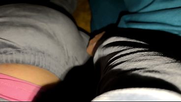 Ngentot Istri Tetangga Sambil Suami Nonton, Kontol Muncrat Di Memek Basah