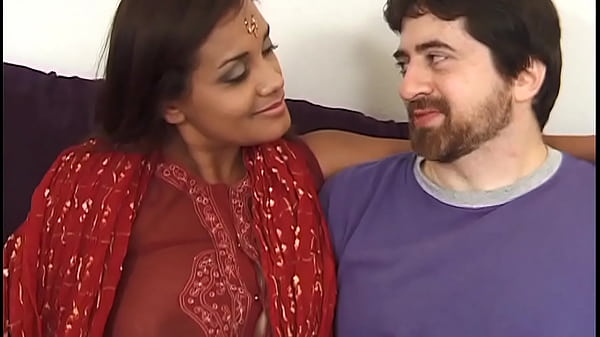 Istri Selingkuh, Mami Shriya Ngentot Bareng Kakak Tiri Dan Temennya – Suara Hindi Jelas