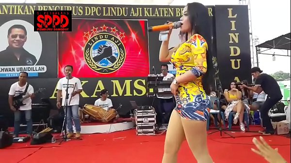Tarian Mesum Sintya Riske Di Panggung Bikin Mendingin