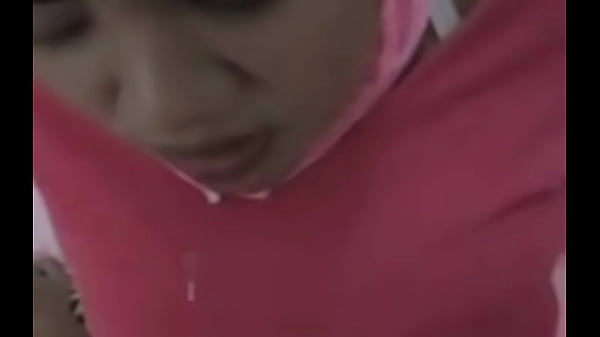 Hijabnya Dibuka, Nafsu Liar Mengalir Deras