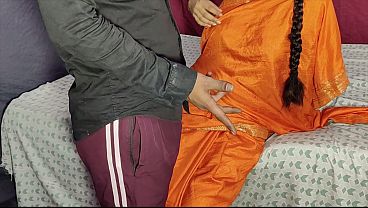 Bhabhi Ki Chut Ki Pyaas, Gila-gila Haath Se Bujhai, Bas Aaj Toh Chod Ke Rakh Diya