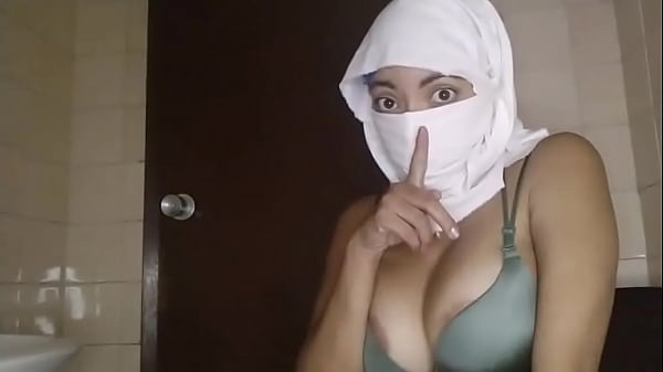Istri Muslim Arab Asli Lagi Horny, Mainin Memek Sendiri Sampe Muncrat Diam-diam Pas Suami Lagi Pergi