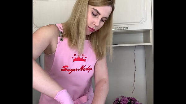 Rusia, Si Montok Seksi Lagi Waxing Kontol Bulu Lebat, Bikin Ngaceng Abis.