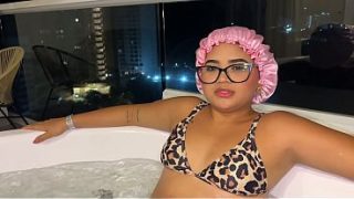 Madrastra Jalang Mandi Telanjang Bareng Anak Tiri Di Jacuzzi, Minta Dikocok Sambil Bapak Pergi.