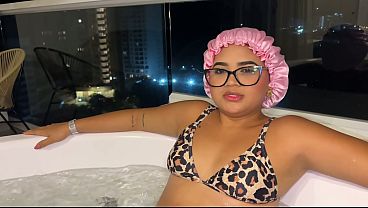 Madrastra Jalang Mandi Telanjang Bareng Anak Tiri Di Jacuzzi, Minta Dikocok Sambil Bapak Pergi.