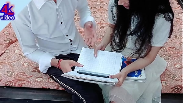 Cewek-cewek Kampus India Lagi Seru-serunya Main Basah-basahan, Desahannya Pake Bahasa Hindi Yang Bikin Makin Panas.
