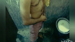 Bhabhi Ngintip Adik Ipar Lagi Ngocok Di Kamar Mandi