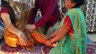 Ibu Bejat Dan Anaknya Digebrak Majikan Dalam Threesome Desi.
