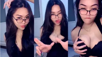Nayasa Pake Kacamata, Live Panas Full Video Bikin Makin Pengen.