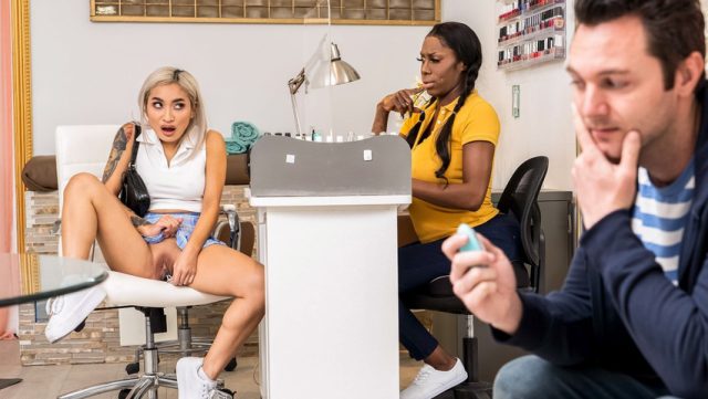 Ngentot Di Salon, Vibrator Nyempil Bikin Makin Basah