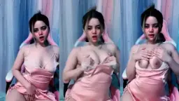 Vanya Remas Gunung Kembar Mulusnya, Bikin Pengen Jilat Satu Per Satu.