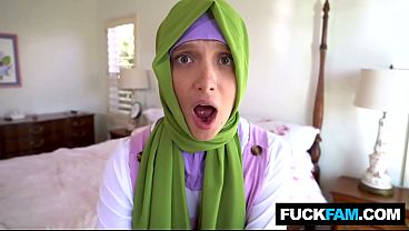 Hijabi Horny Ngerasain Kontol Pertama Kali Bareng Izzy Lush & Donnie Rock