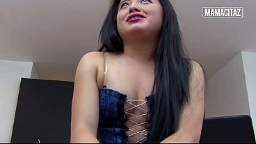 Goyangin Pantat Tebal Latina Pake Rok Mini… Dia Gak Tahan, Terus Megangin.