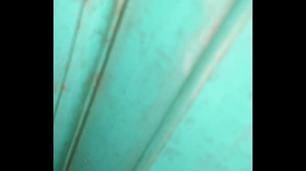 Ngintip Istri Tetangga Kos Yang Sengaja Buka Pintu Pas Suami Pergi Kerja, Malah Diajak Mainin Kontol.