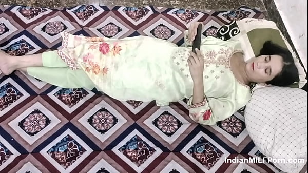 Cewek India Nonton Bokep Di Hp, Digenjot Keras Sama Kakak Tiri, Suara Hindi Bikin Makin Panas