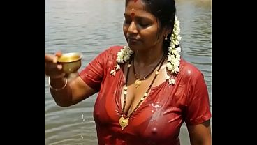 Desi Bhabhi Ai, Goyangin Pantat Sambil Ngompolin Kasur