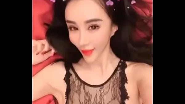 孟晓艺自己摸自己，骚得让人受不了