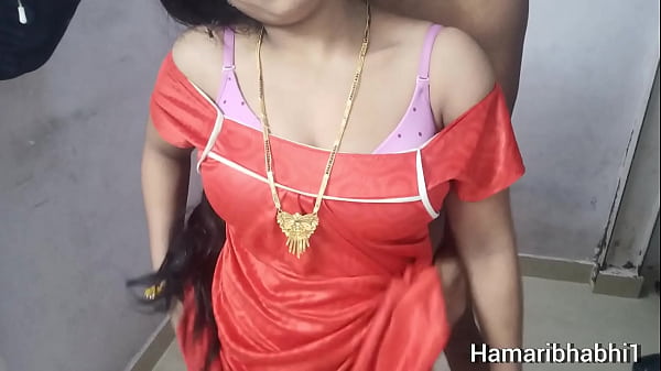 Indian Desi Hot Bhabhi, Devar Ke Sath Hindi Me Baat Karte Hue Jor Se Chudai, Sexy Bf Video.