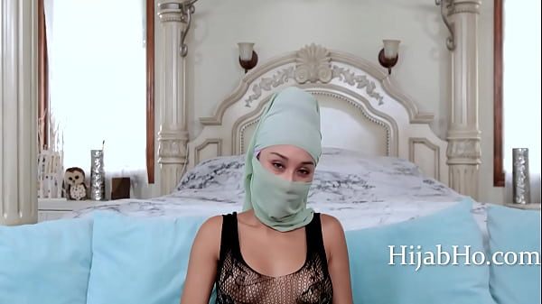 Ibu Tiri Berhijab Bikin Hening – Cali Lee