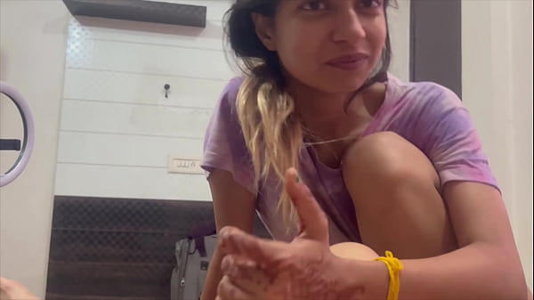 Desi Cewek Dijilat Jari Sambil Dimasukin Ke Lubang Pantat Sama Kakak Tiri