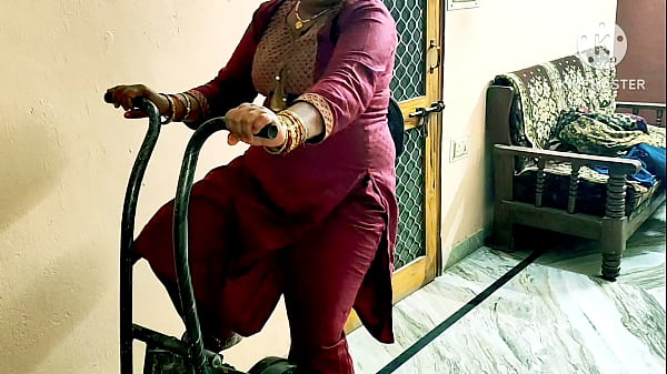 Bhabhi India Ngocok Kontol Anak Gym Sampe Muncrat
