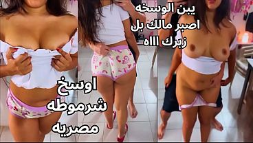 سكس مصري جامد: المتناكة عمال يلعب في بزازها ويفرك حلماتها لحد ما ساحت، وفاشخ كسها عايزة الزبر