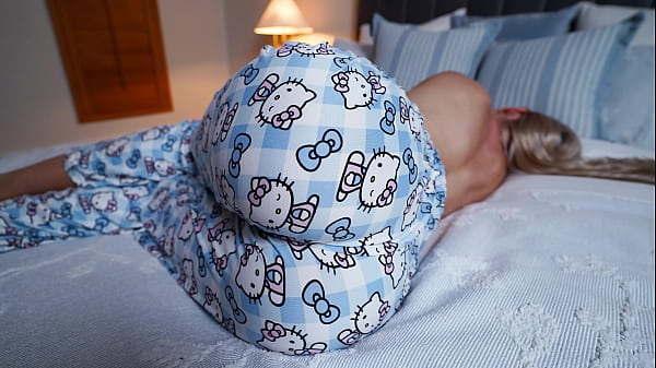 Ibu Tiri Bangun Lihat Kontol Keras Anak Tiri, Bantu Tante Crot Cepat Bawa Ringan.